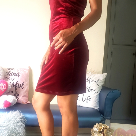 Red wine color dress - Picture 3 of 5